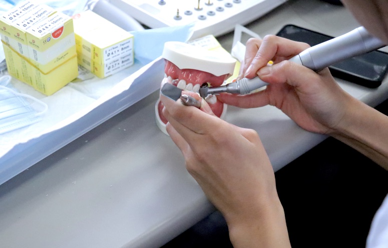 Introduction to Implant Dentistry